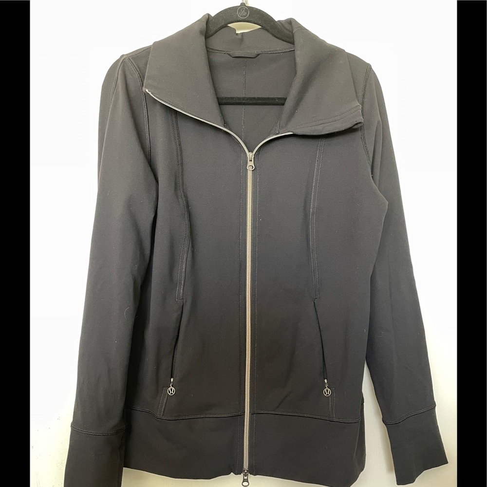 Lululemon women’s black zip jacket